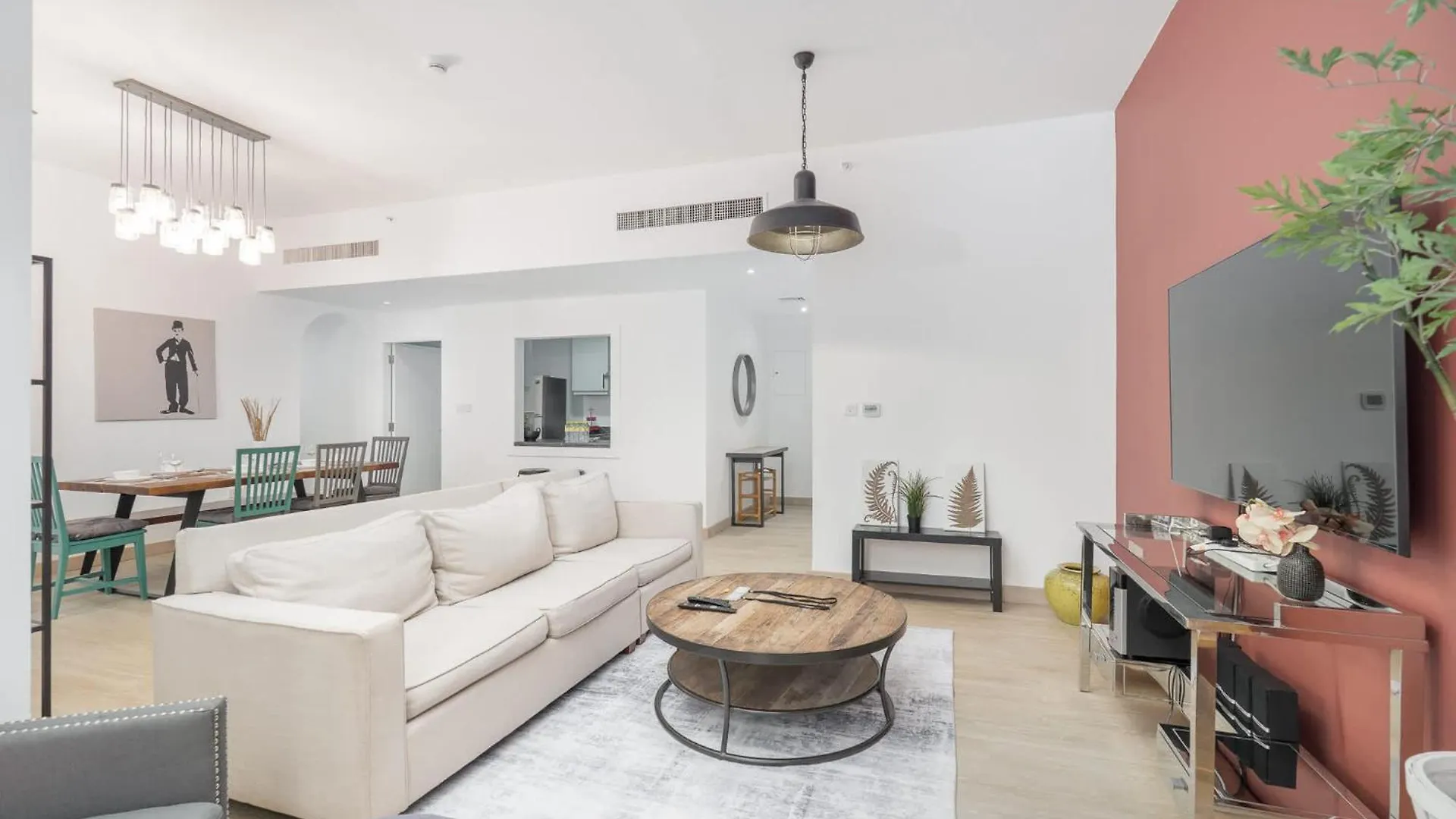Stylish 4-Bedroom Apartment With Balcony Views In Jbr Dubai