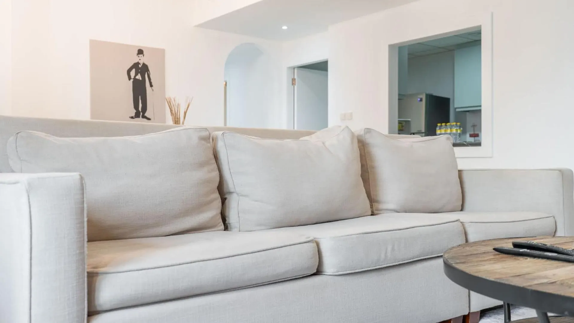 Stylish 4-Bedroom Apartment With Balcony Views In Jbr Dubai