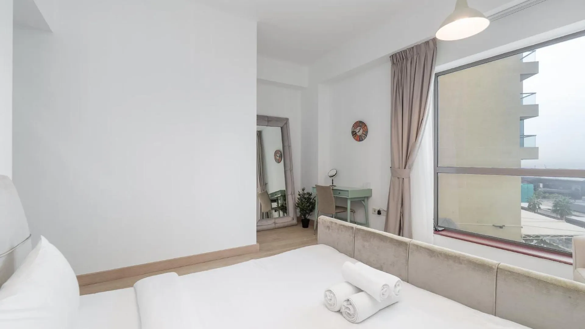 Stylish 4-Bedroom Apartment With Balcony Views In Jbr Dubai