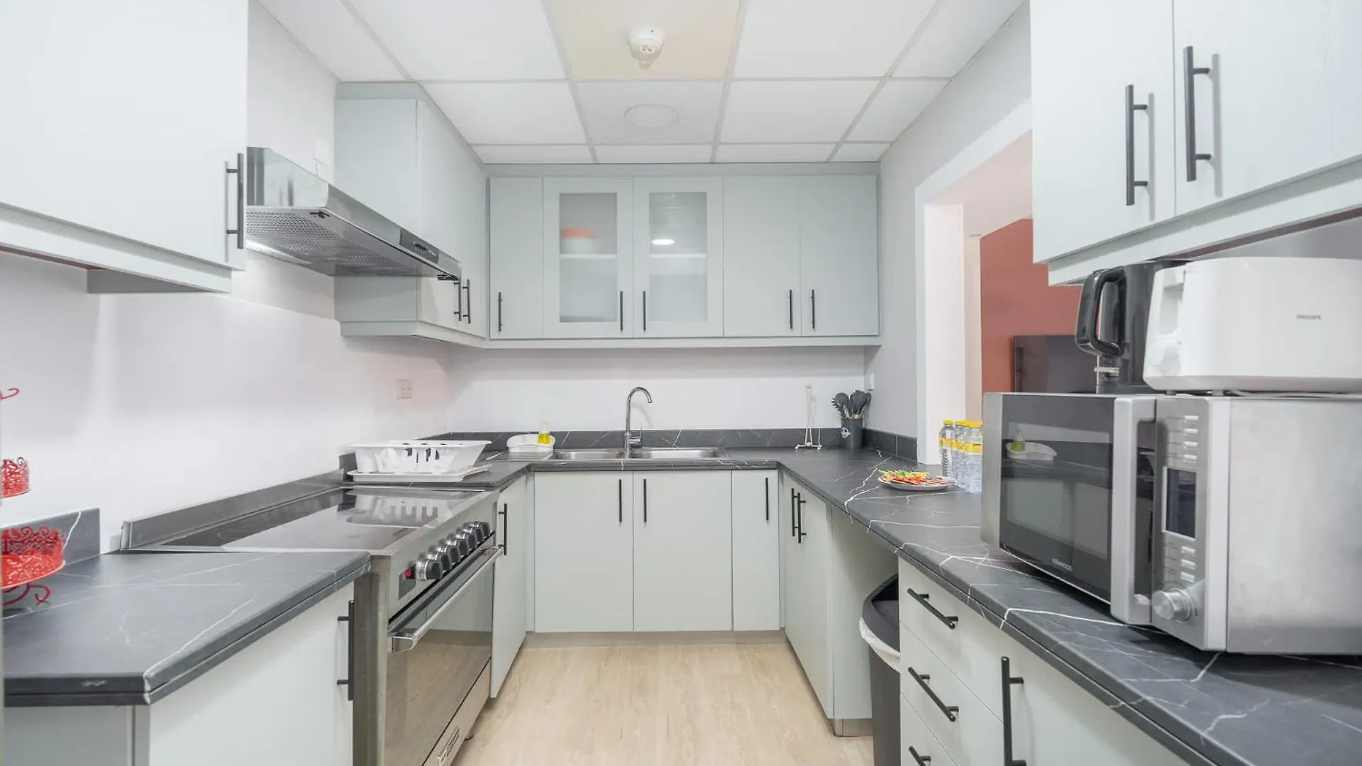 Stylish 4-Bedroom Apartment With Balcony Views In Jbr Dubai
