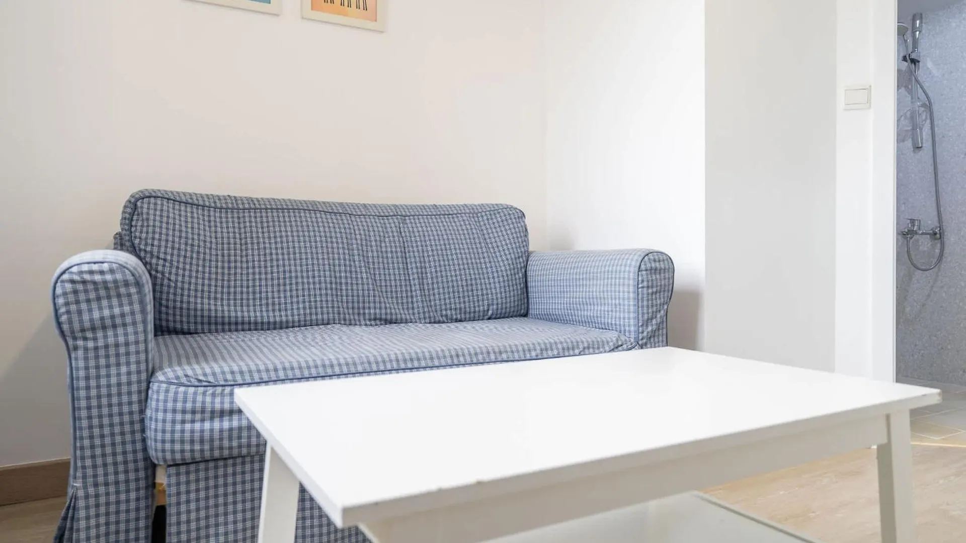Stylish 4-Bedroom Apartment With Balcony Views In Jbr Dubai