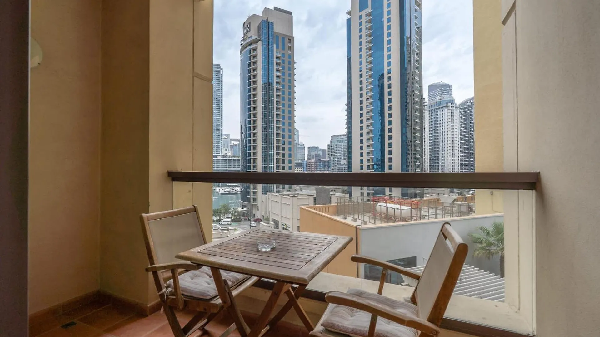 Stylish 4-Bedroom Apartment With Balcony Views In Jbr Dubai