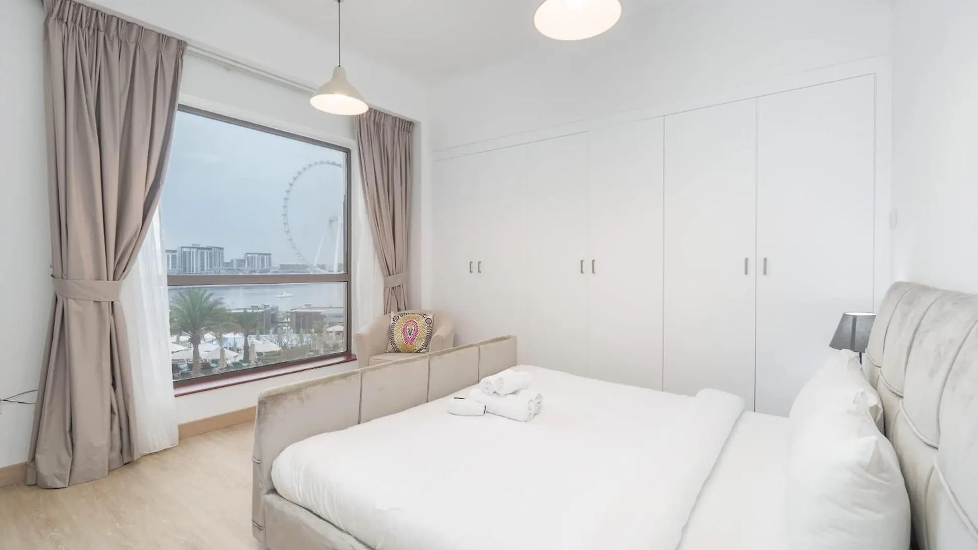 Stylish 4-Bedroom Apartment With Balcony Views In Jbr Dubai