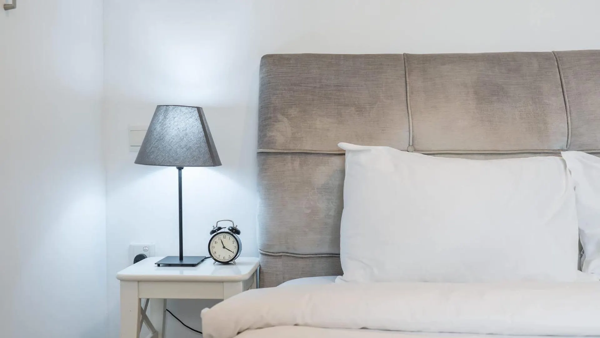 Stylish 4-Bedroom Apartment With Balcony Views In Jbr Dubai