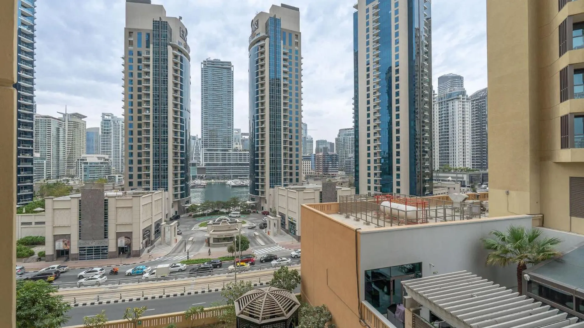 Stylish 4-Bedroom Apartment With Balcony Views In Jbr Dubai