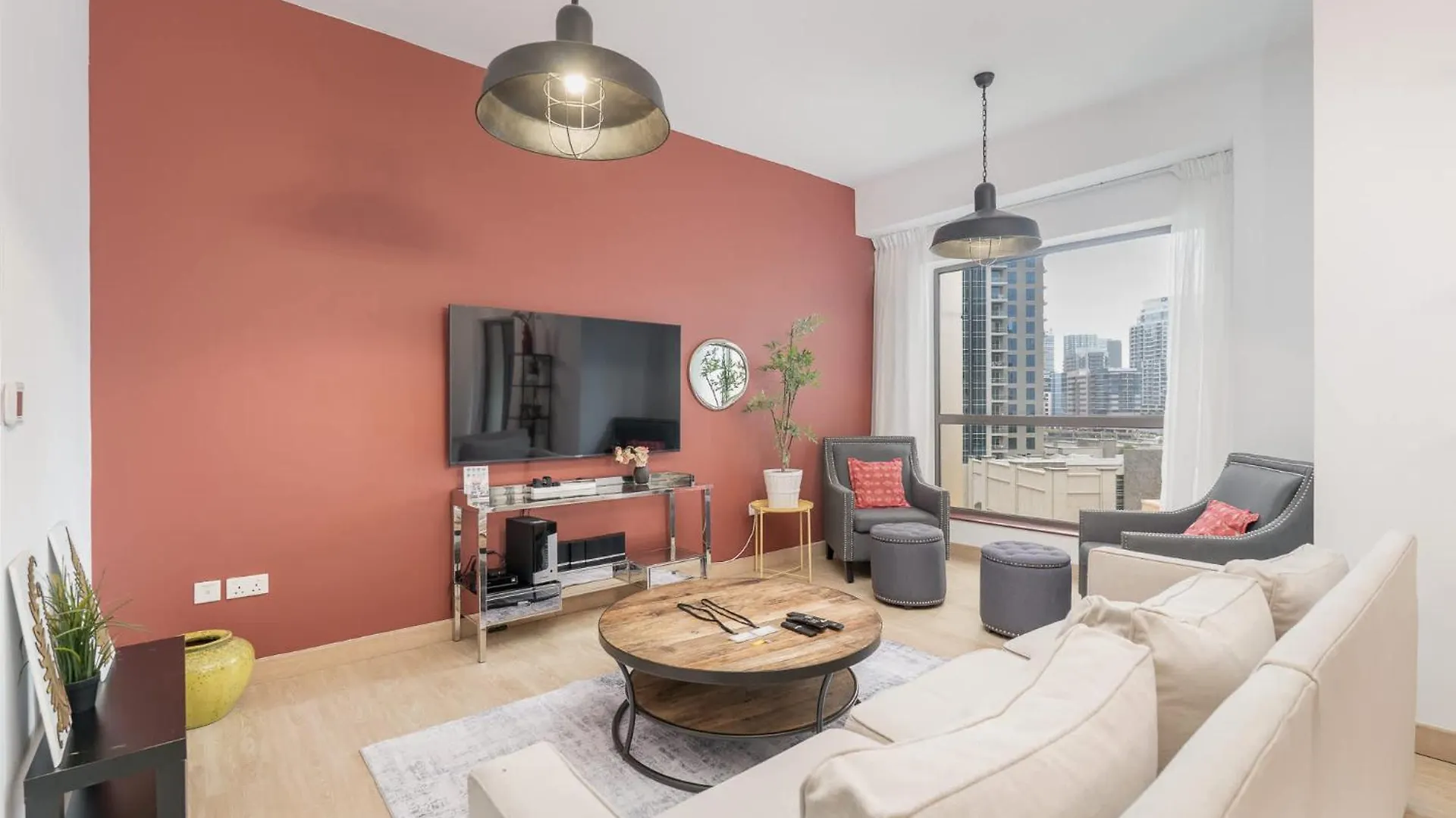 Stylish 4-Bedroom Apartment With Balcony Views In Jbr location